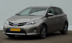 Toyota Auris Hybrid Dynamic 2015