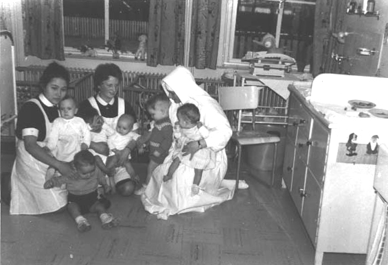 Beneden in de babykamer 1966