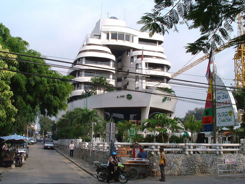 A-One hotel Pattaya in de vorm van een Cruise schip